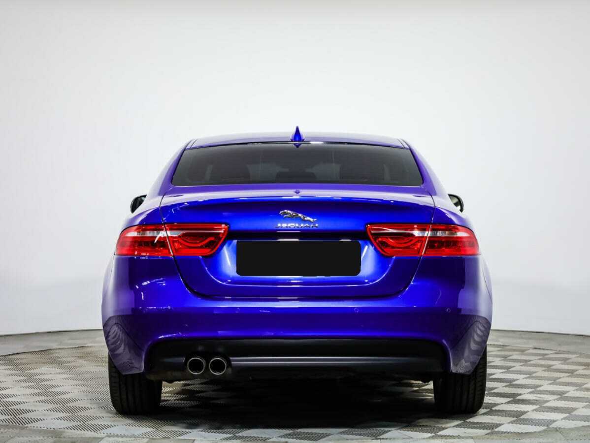 Jaguar XE с пробегом — 2017 год. Фото: #4