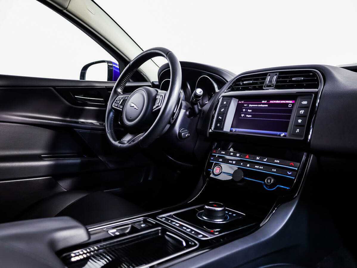 Jaguar XE с пробегом — 2017 год. Фото: #7
