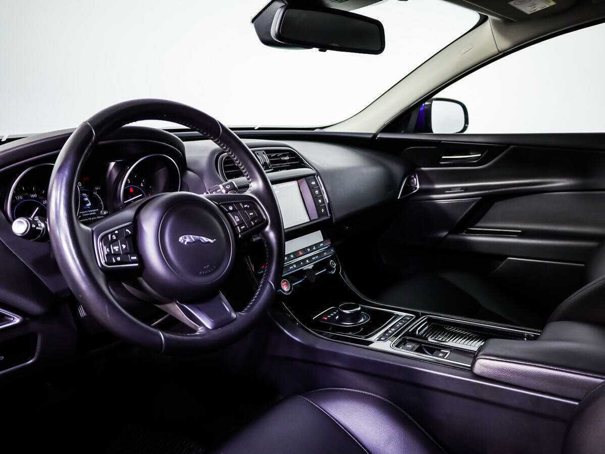 Jaguar XE с пробегом — 2017 год. Фото: #9