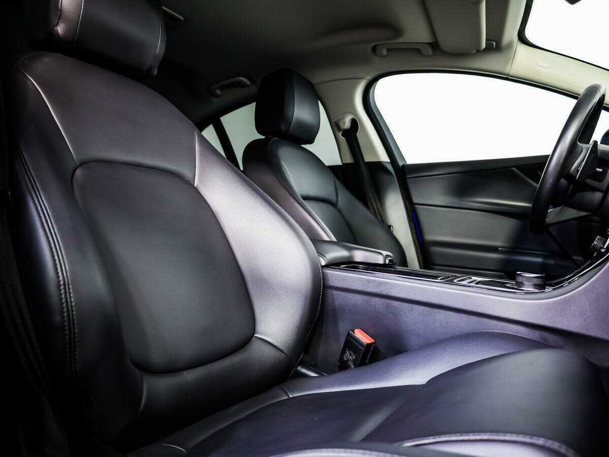Jaguar XE с пробегом — 2017 год. Фото: #11
