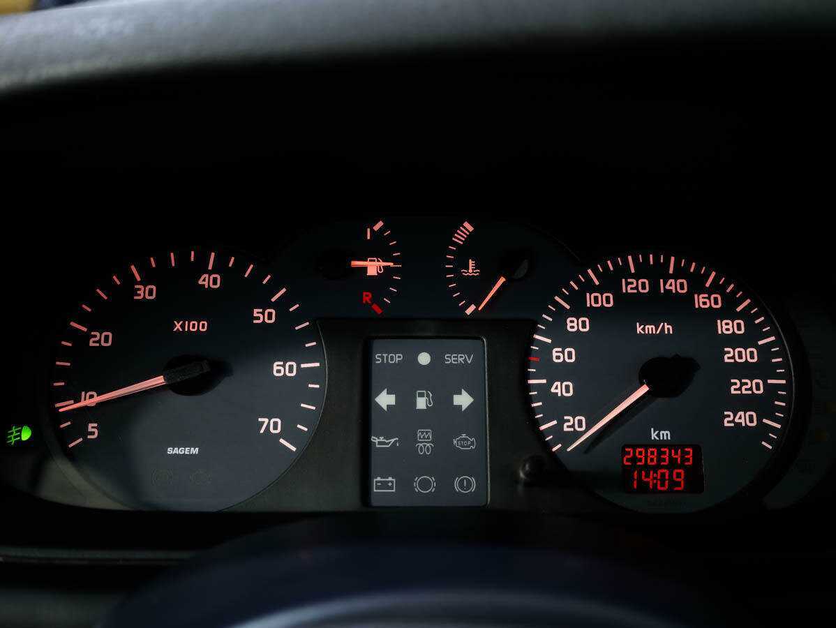 Renault Megane с пробегом — 2001 год. Фото: #10