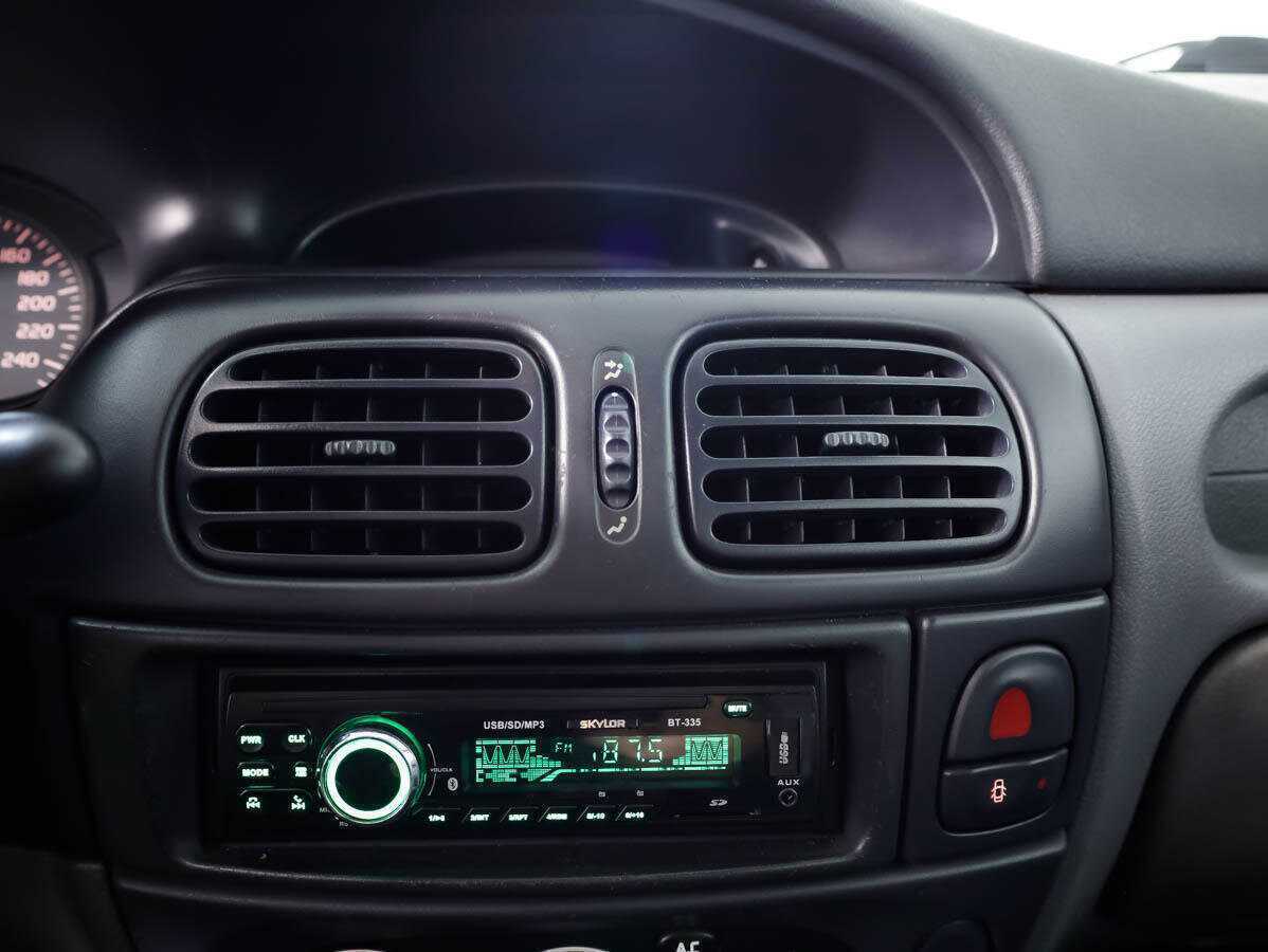 Renault Megane с пробегом — 2001 год. Фото: #14