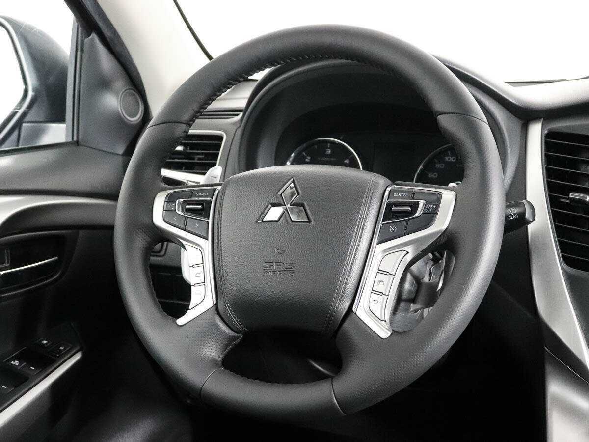 Mitsubishi Pajero Sport с пробегом — 2018 год. Фото: #12