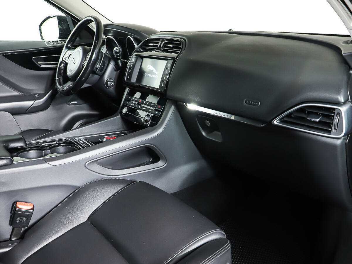 Jaguar F-Pace с пробегом — 2016 год. Фото: #8