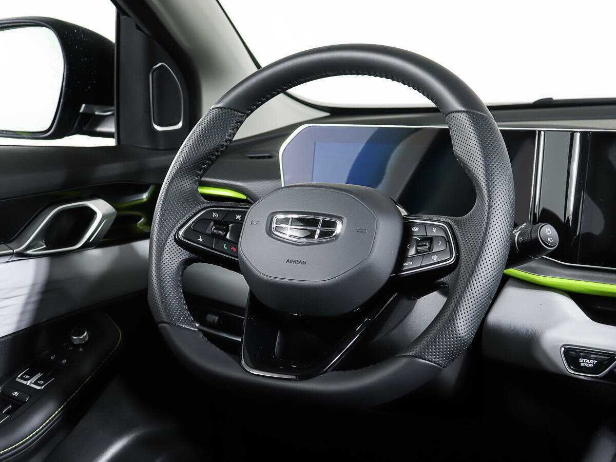 Geely Coolray с пробегом — 2023 год. Фото: #13