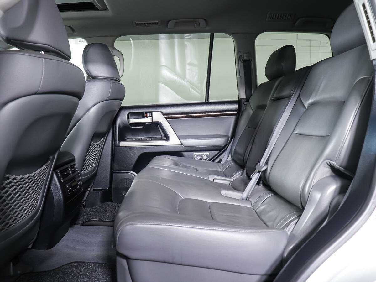 Toyota Land Cruiser с пробегом — 2009 год. Фото: #9