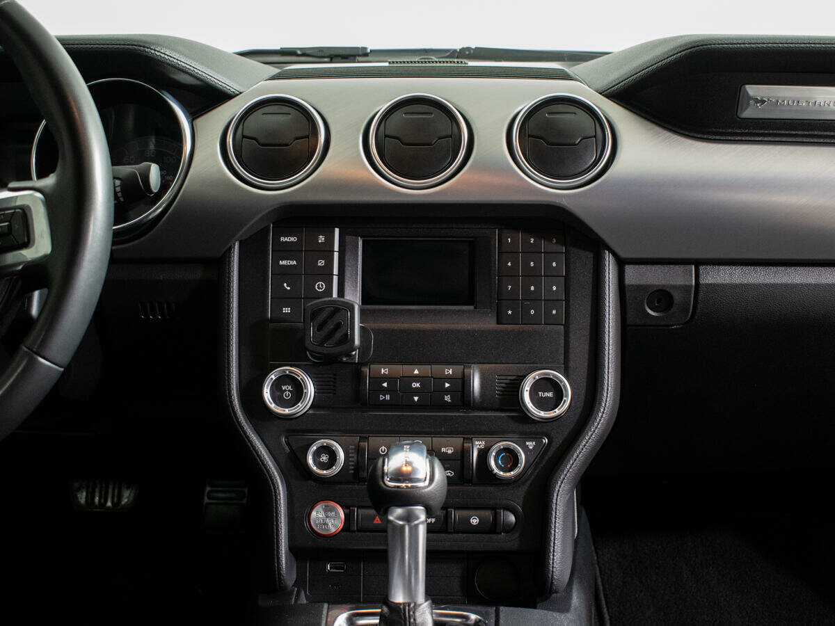 Ford Mustang с пробегом — 2022 год. Фото: #10