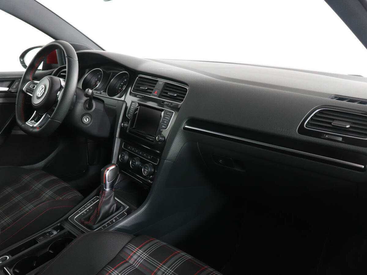 Volkswagen Golf GTI с пробегом — 2013 год. Фото: #7