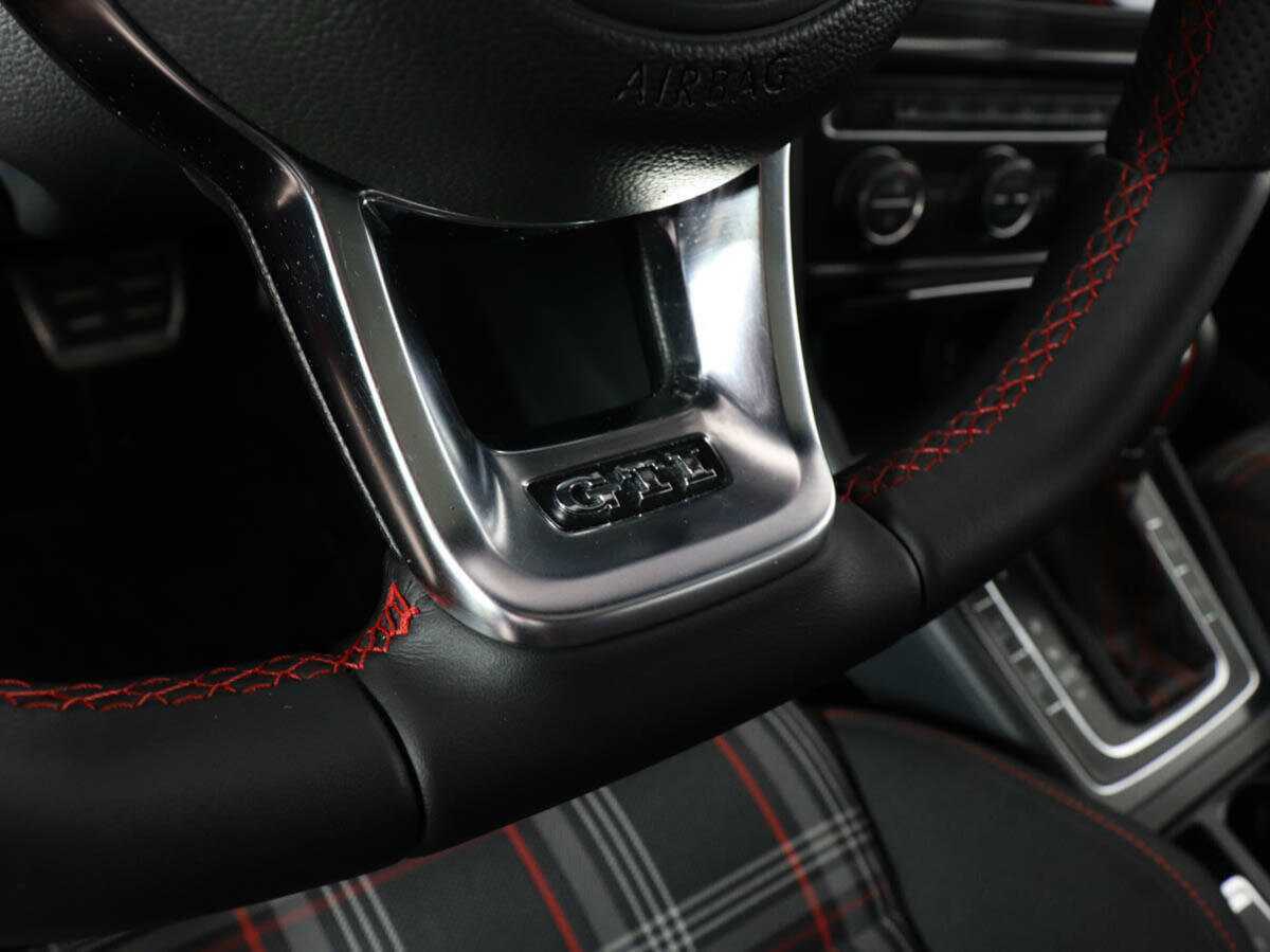 Volkswagen Golf GTI с пробегом — 2013 год. Фото: #11