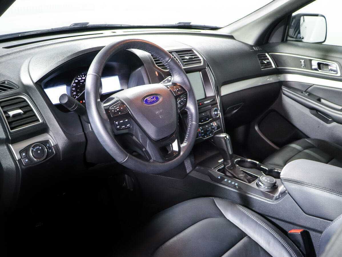 Ford Explorer с пробегом — 2017 год. Фото: #12