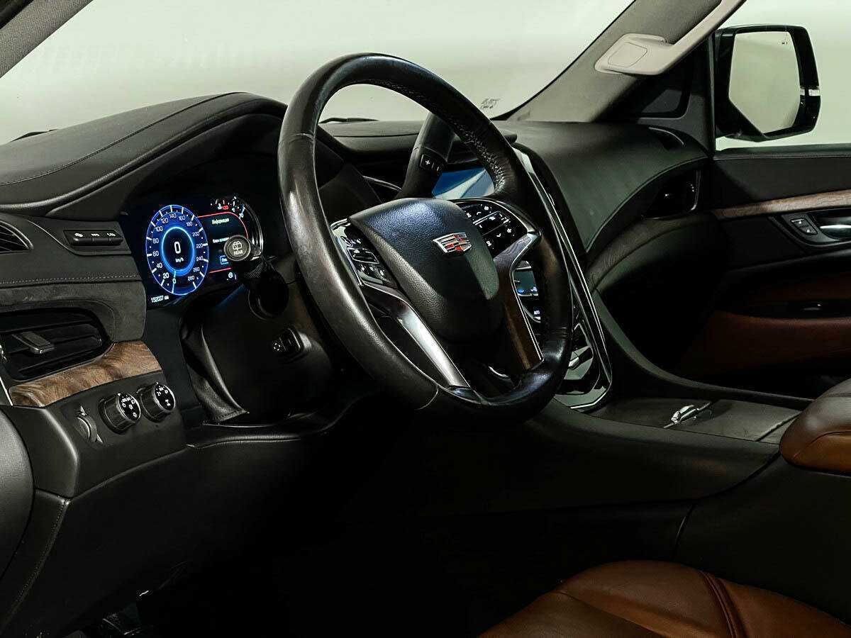 Cadillac Escalade с пробегом — 2016 год. Фото: #12