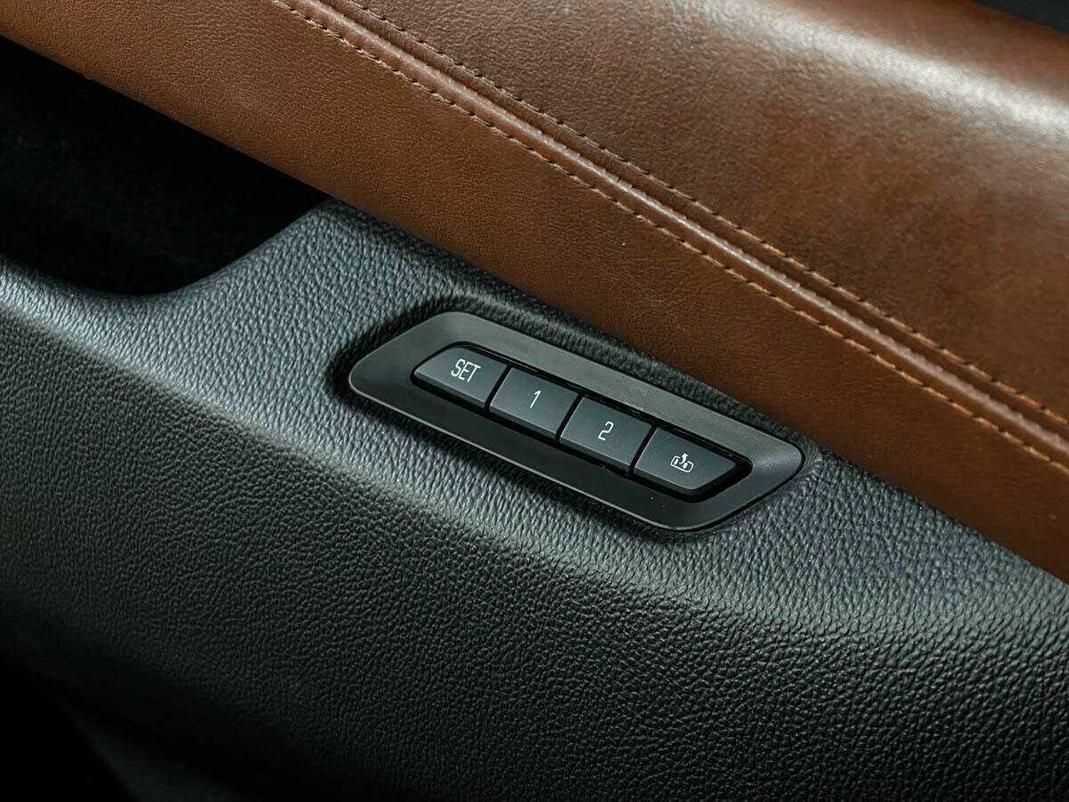 Cadillac Escalade с пробегом — 2016 год. Фото: #15