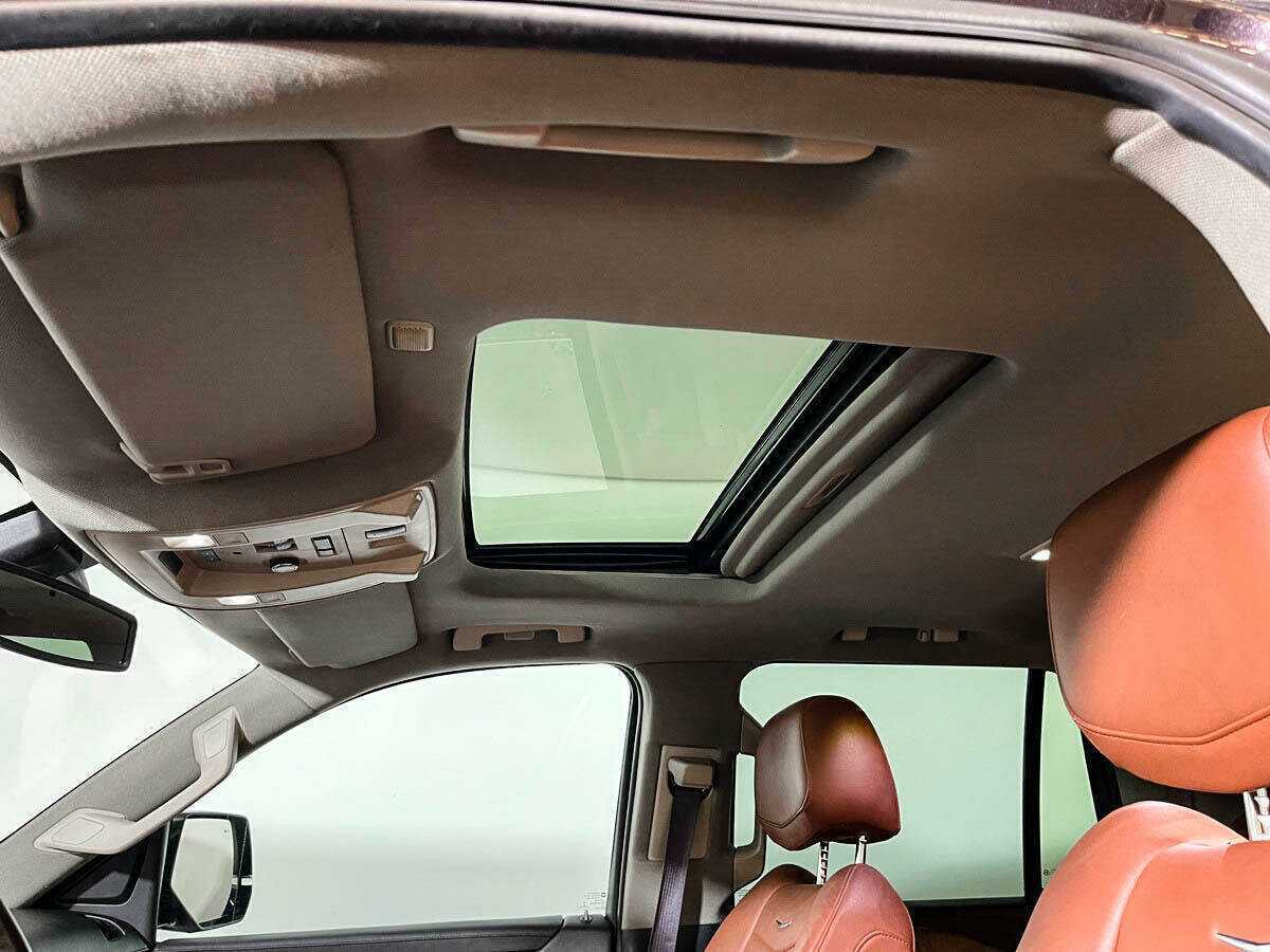 Cadillac Escalade с пробегом — 2016 год. Фото: #18