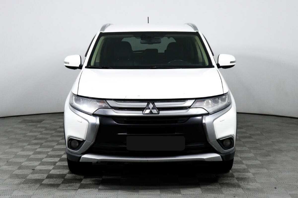 Mitsubishi Outlander с пробегом — 2016 год. Фото: #1