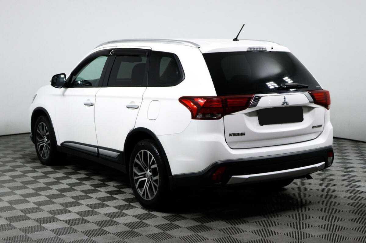 Mitsubishi Outlander с пробегом — 2016 год. Фото: #6