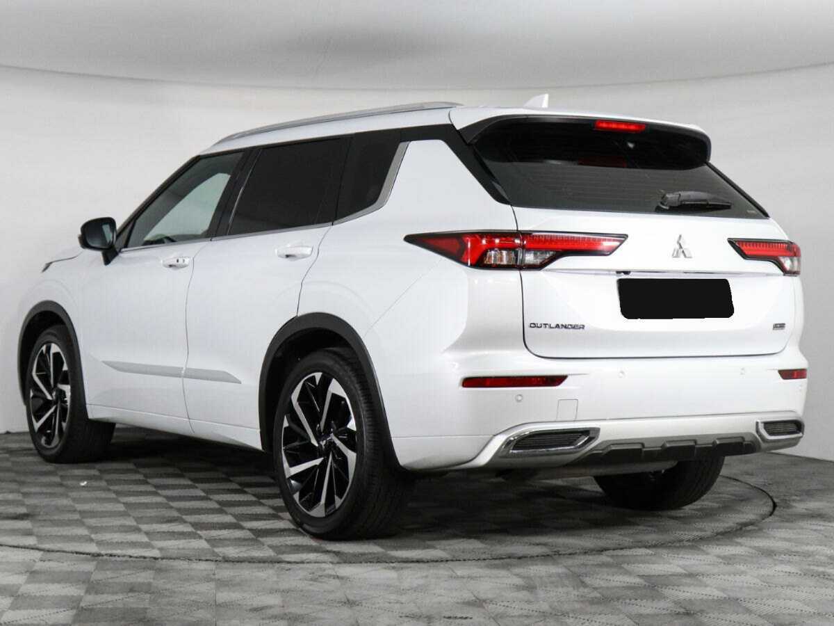 Mitsubishi Outlander с пробегом — 2023 год. Фото: #6