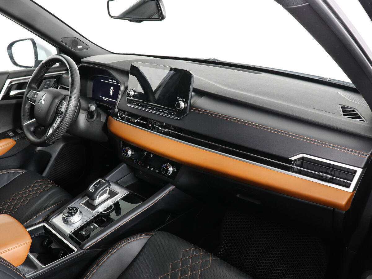 Mitsubishi Outlander с пробегом — 2023 год. Фото: #9