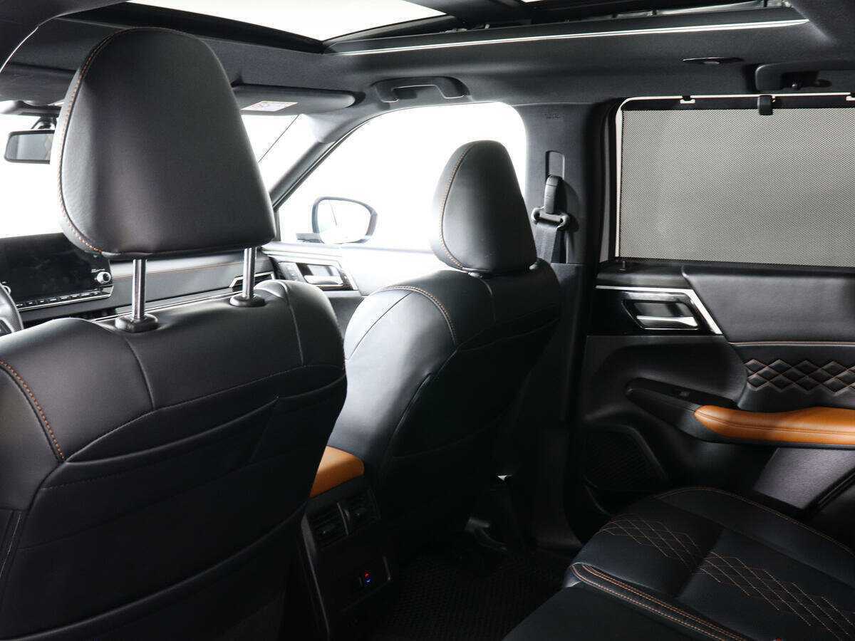 Mitsubishi Outlander с пробегом — 2023 год. Фото: #11