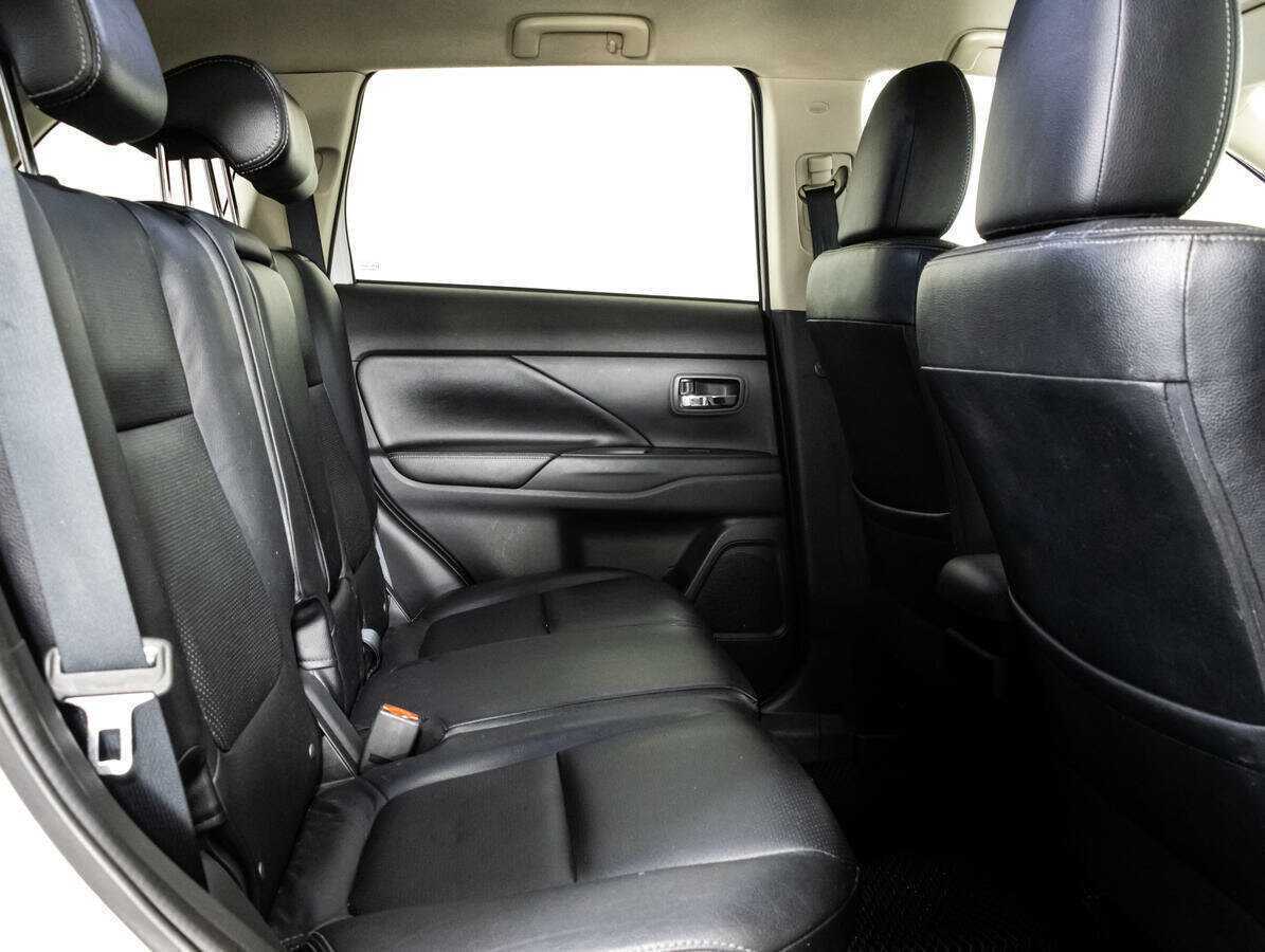Mitsubishi Outlander с пробегом — 2014 год. Фото: #14