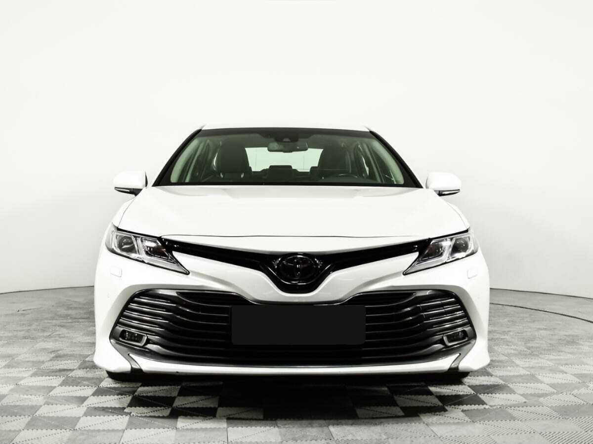 Toyota Camry с пробегом — 2020 год. Фото: #1