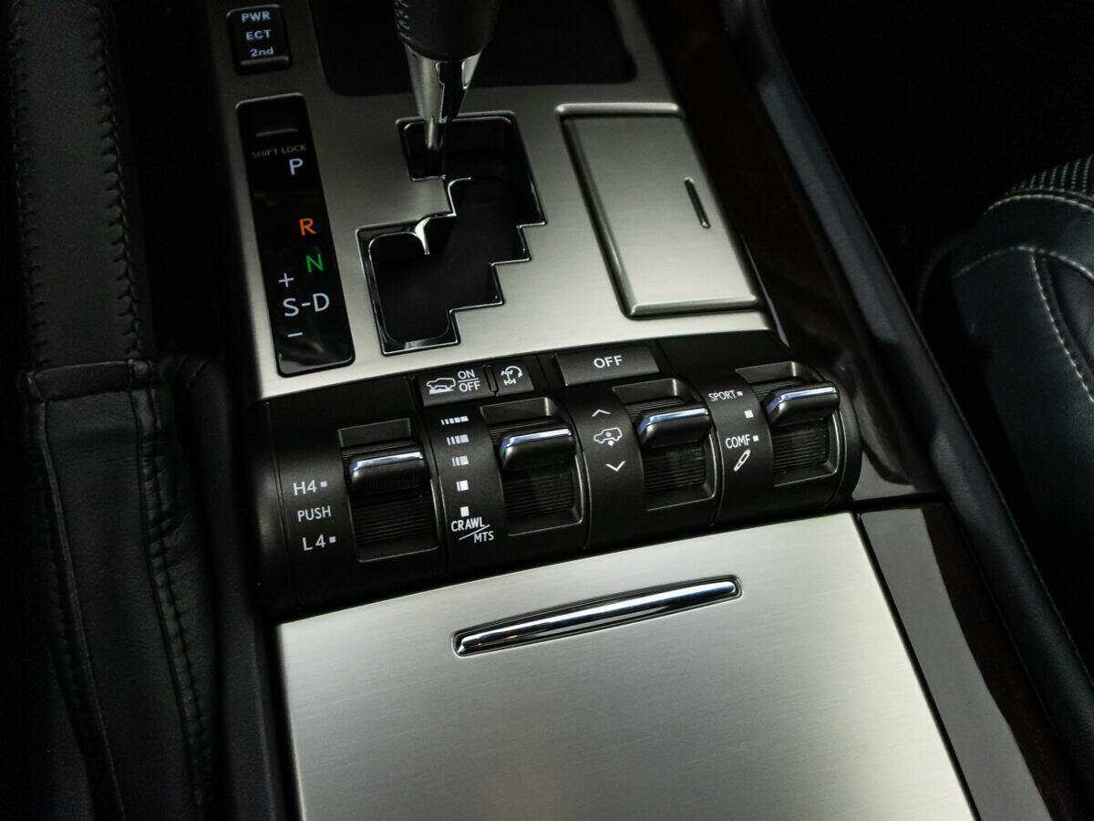 Lexus LX с пробегом — 2014 год. Фото: #16