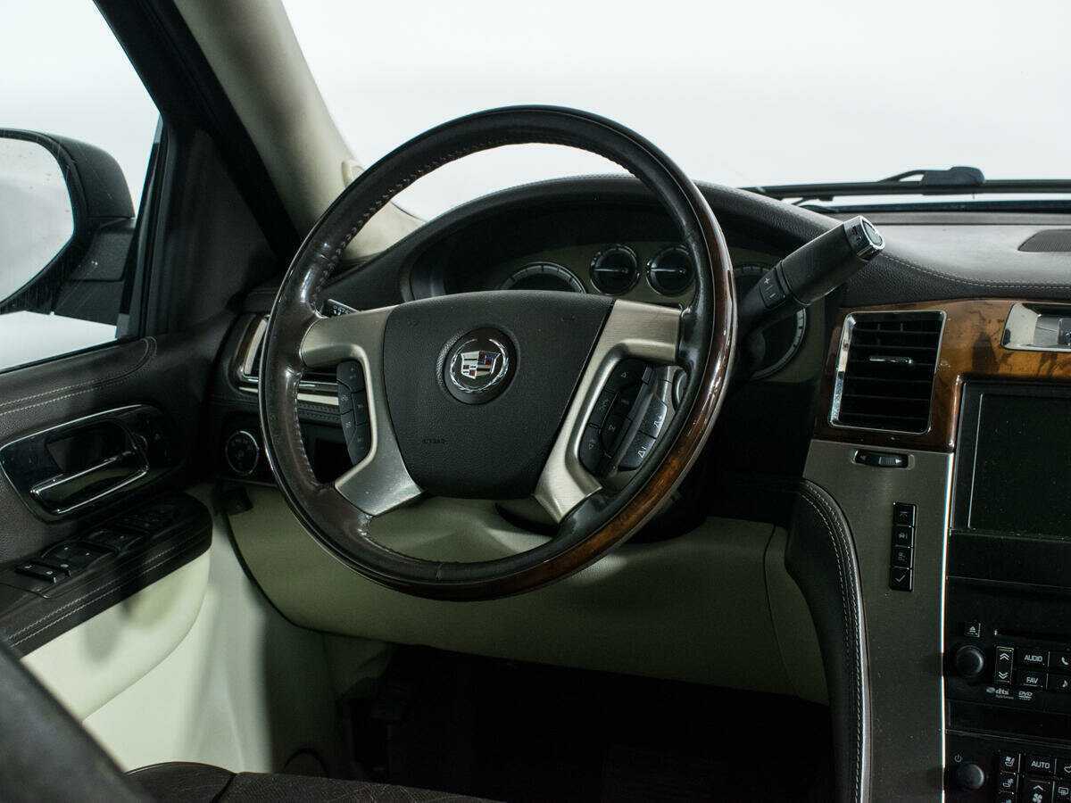 Cadillac Escalade с пробегом — 2011 год. Фото: #12