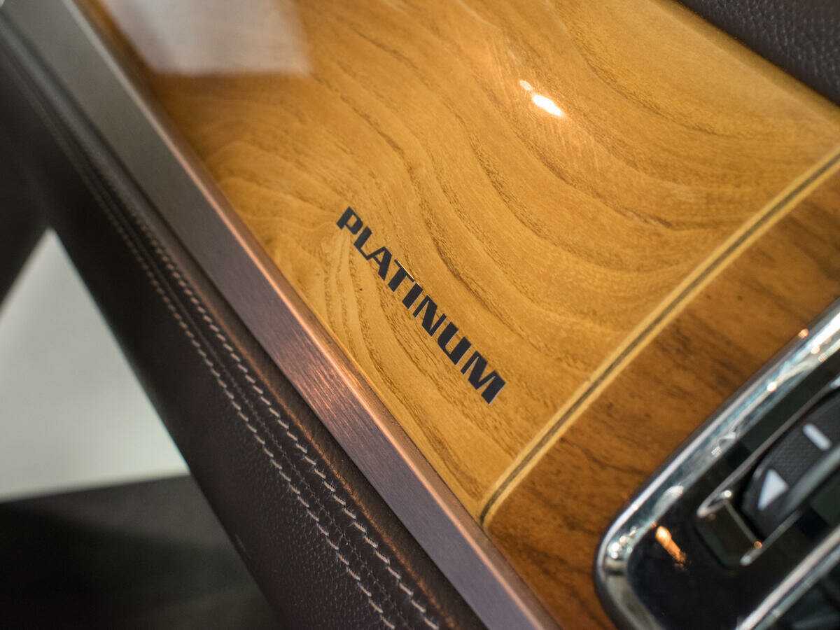 Cadillac Escalade с пробегом — 2011 год. Фото: #16