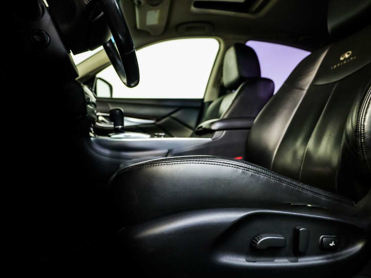 Infiniti M с пробегом — 2012 год. Фото: #16