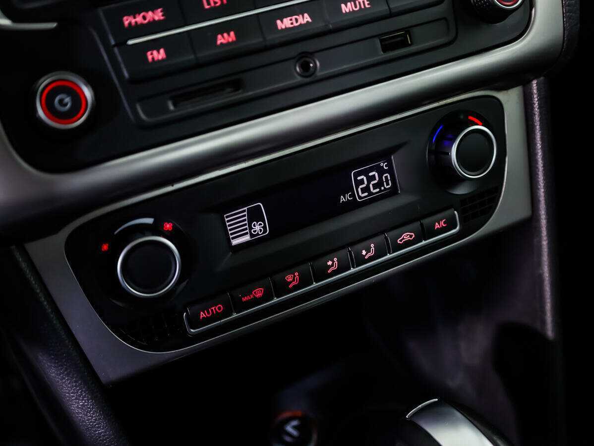 Volkswagen Polo с пробегом — 2016 год. Фото: #12