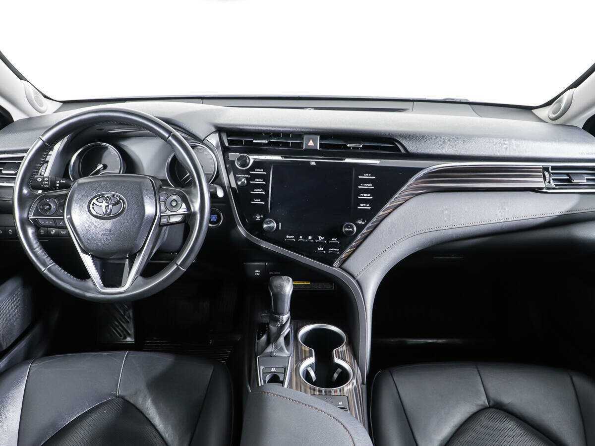 Toyota Camry с пробегом — 2018 год. Фото: #10