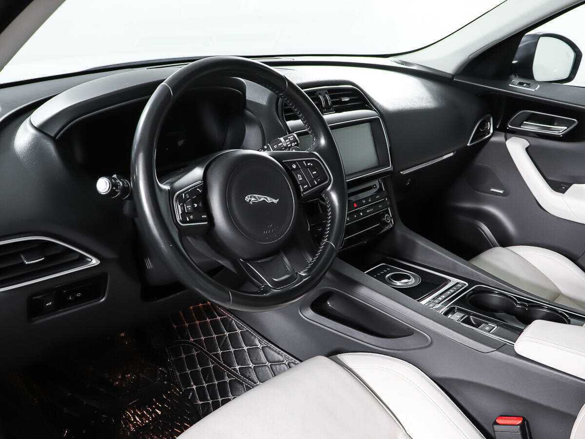Jaguar F-Pace с пробегом — 2016 год. Фото: #11