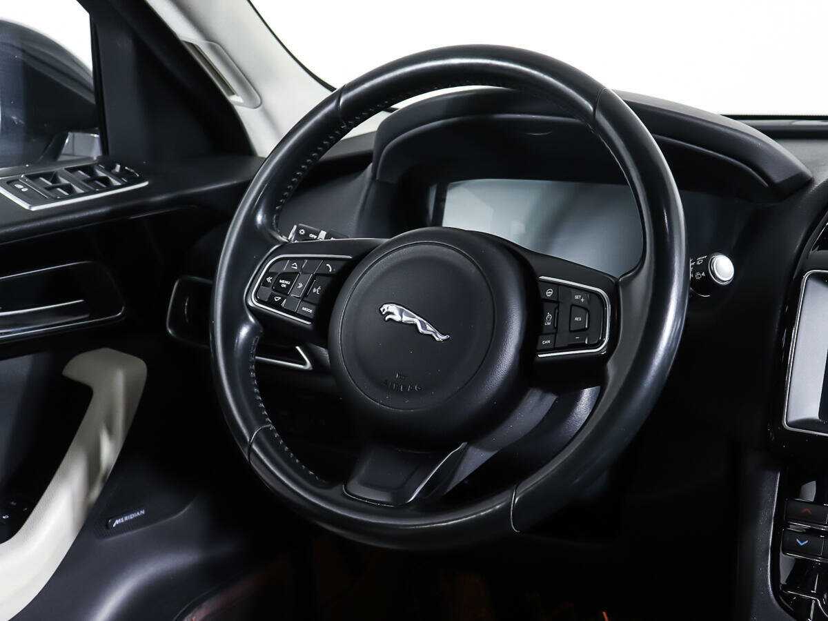 Jaguar F-Pace с пробегом — 2016 год. Фото: #13