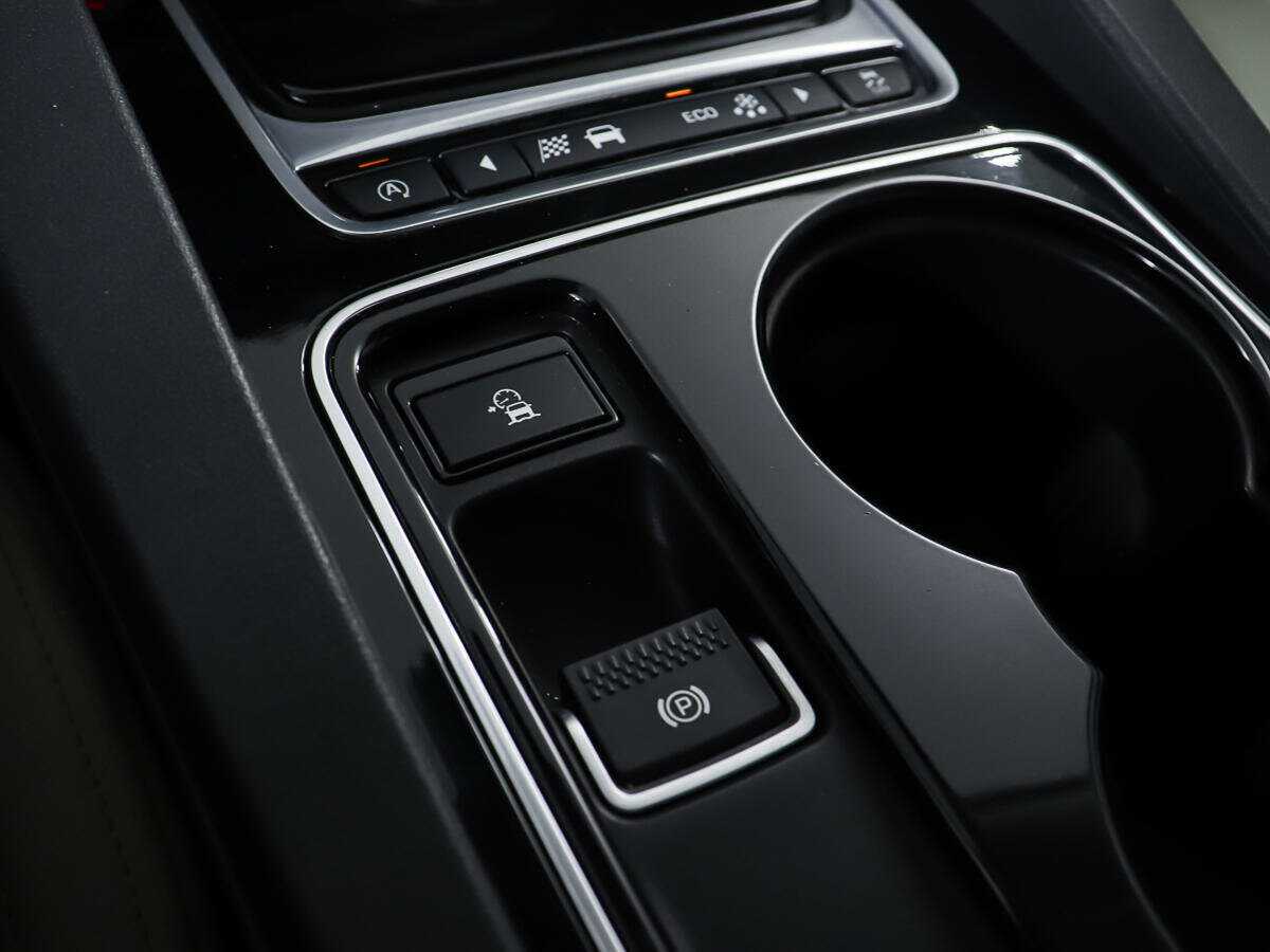 Jaguar F-Pace с пробегом — 2016 год. Фото: #21