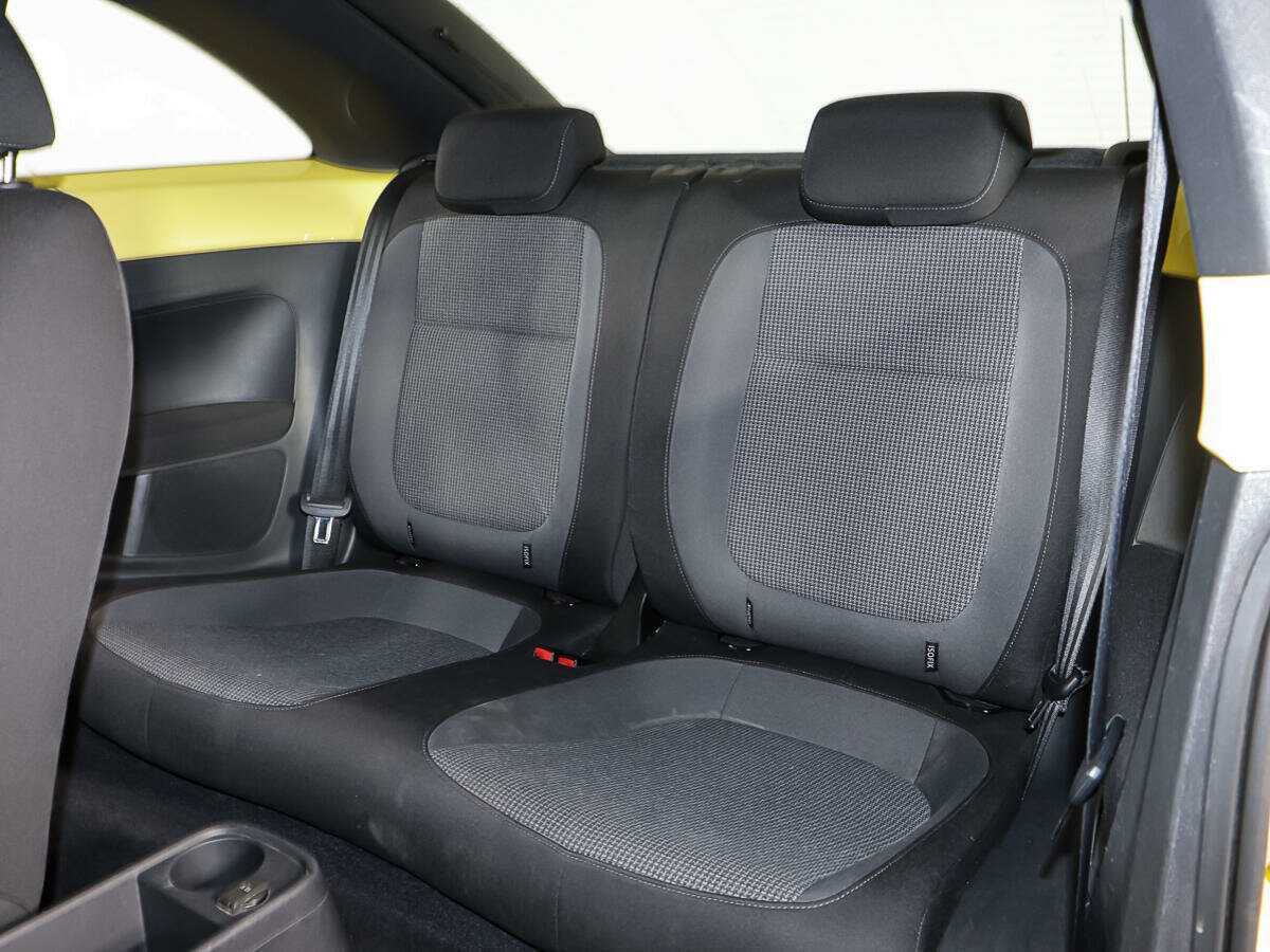 Volkswagen Beetle с пробегом — 2013 год. Фото: #8