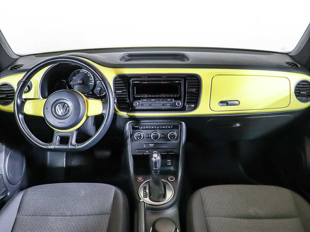 Volkswagen Beetle с пробегом — 2013 год. Фото: #9