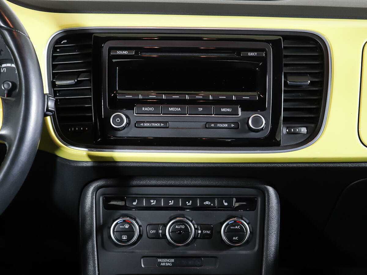 Volkswagen Beetle с пробегом — 2013 год. Фото: #10