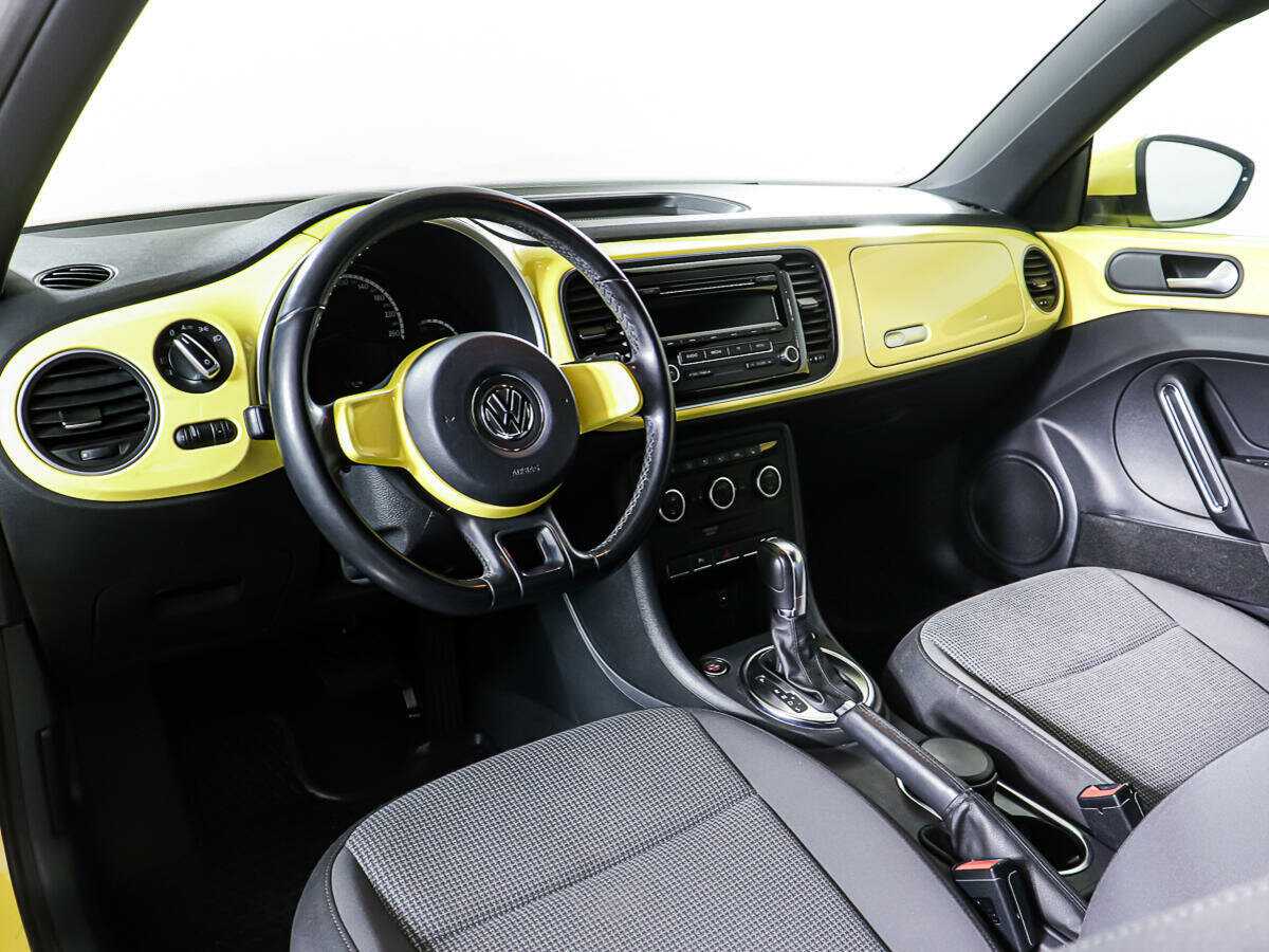 Volkswagen Beetle с пробегом — 2013 год. Фото: #11
