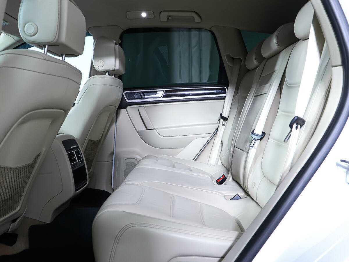 Volkswagen Touareg с пробегом — 2014 год. Фото: #9