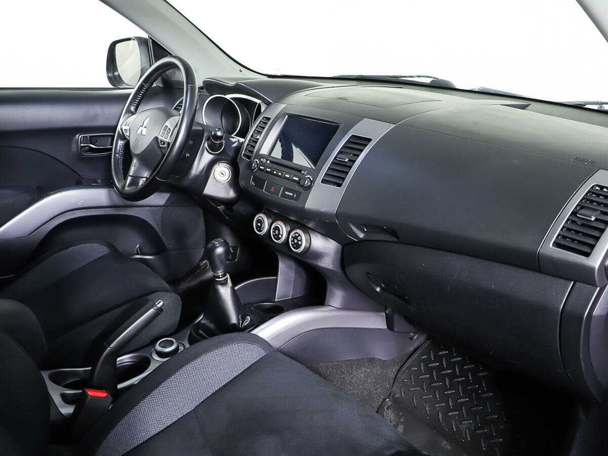 Mitsubishi Outlander с пробегом — 2008 год. Фото: #8