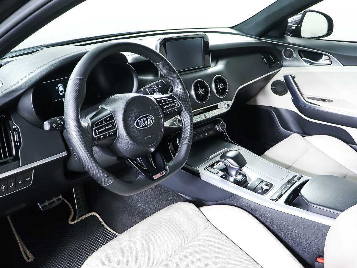 Kia Stinger с пробегом — 2018 год. Фото: #12