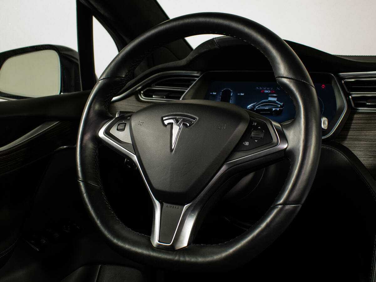 Tesla Model X с пробегом — 2016 год. Фото: #10