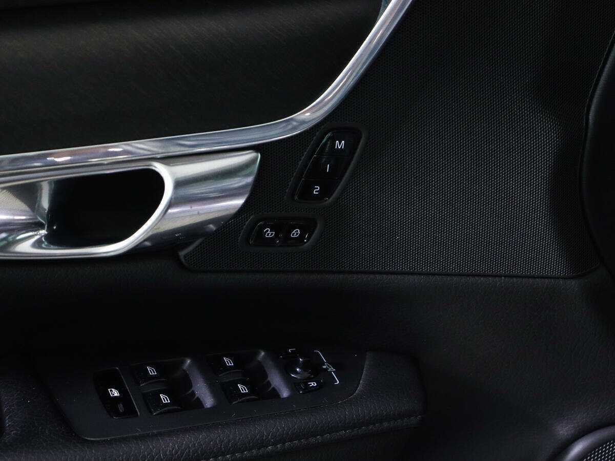 Volvo V90 Cross Country с пробегом — 2018 год. Фото: #17