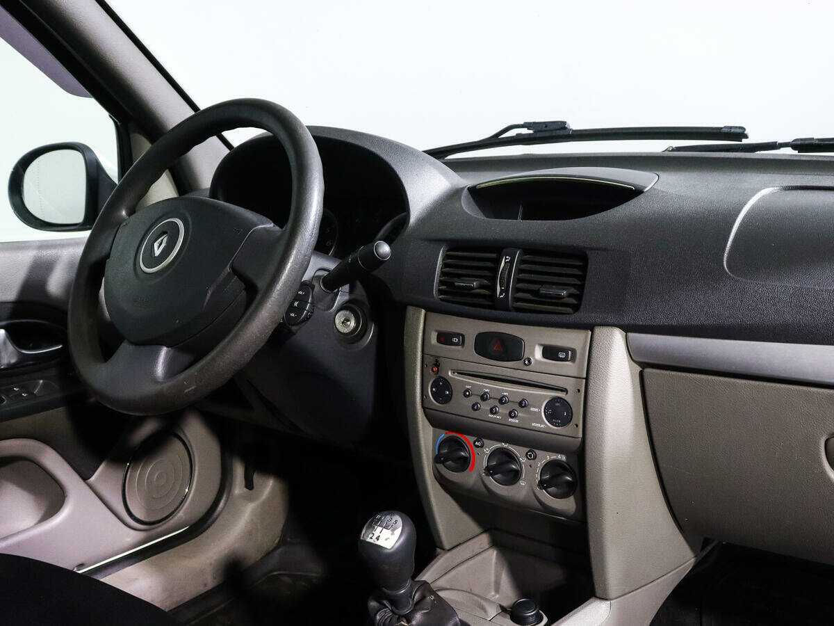 Renault Symbol с пробегом — 2011 год. Фото: #6