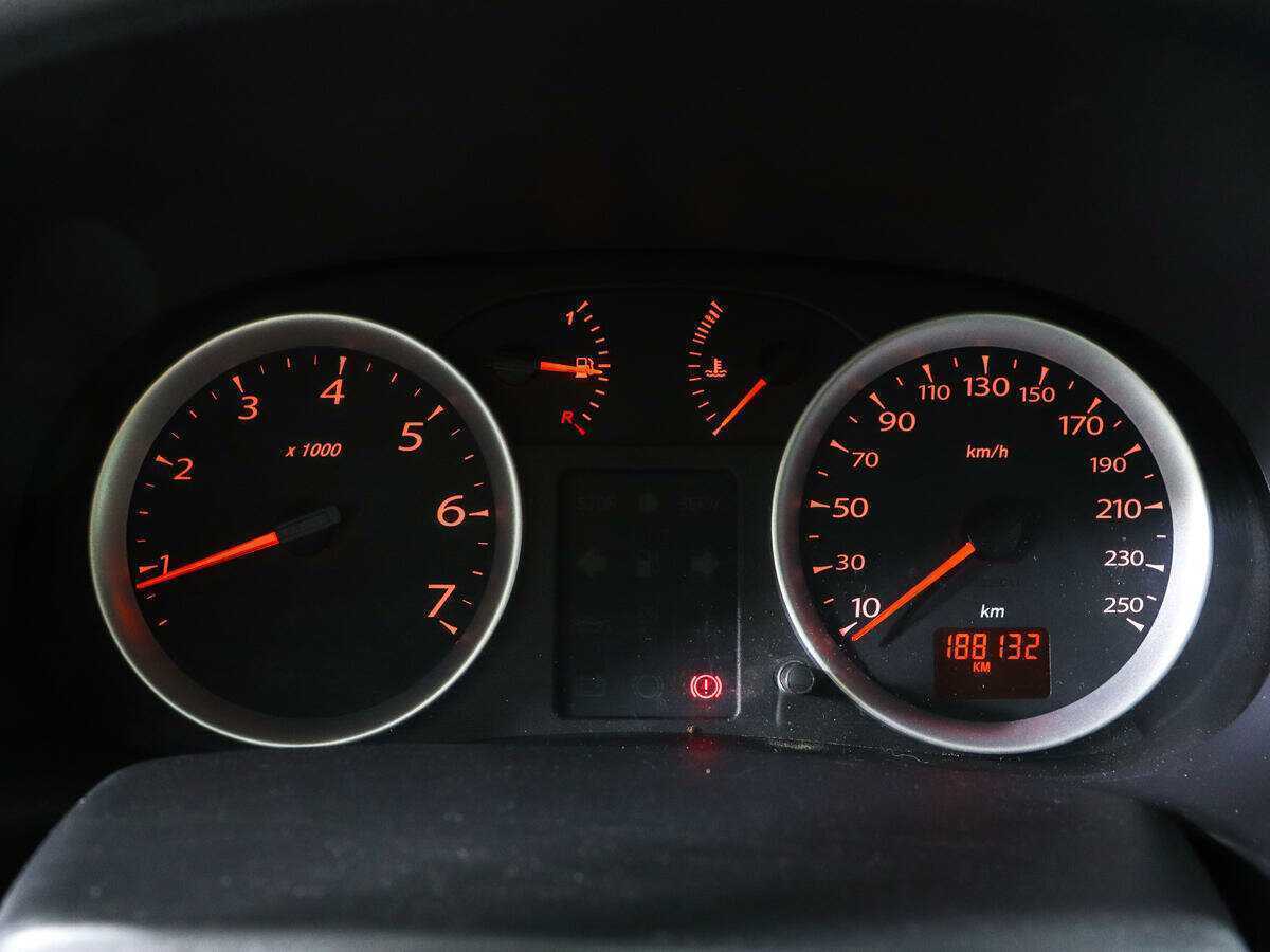 Renault Symbol с пробегом — 2011 год. Фото: #8