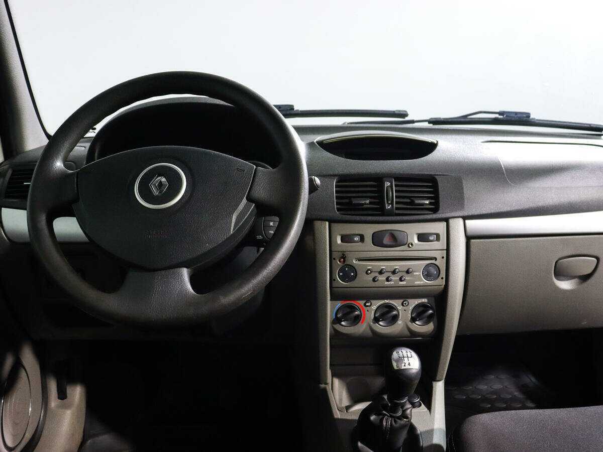 Renault Symbol с пробегом — 2011 год. Фото: #9