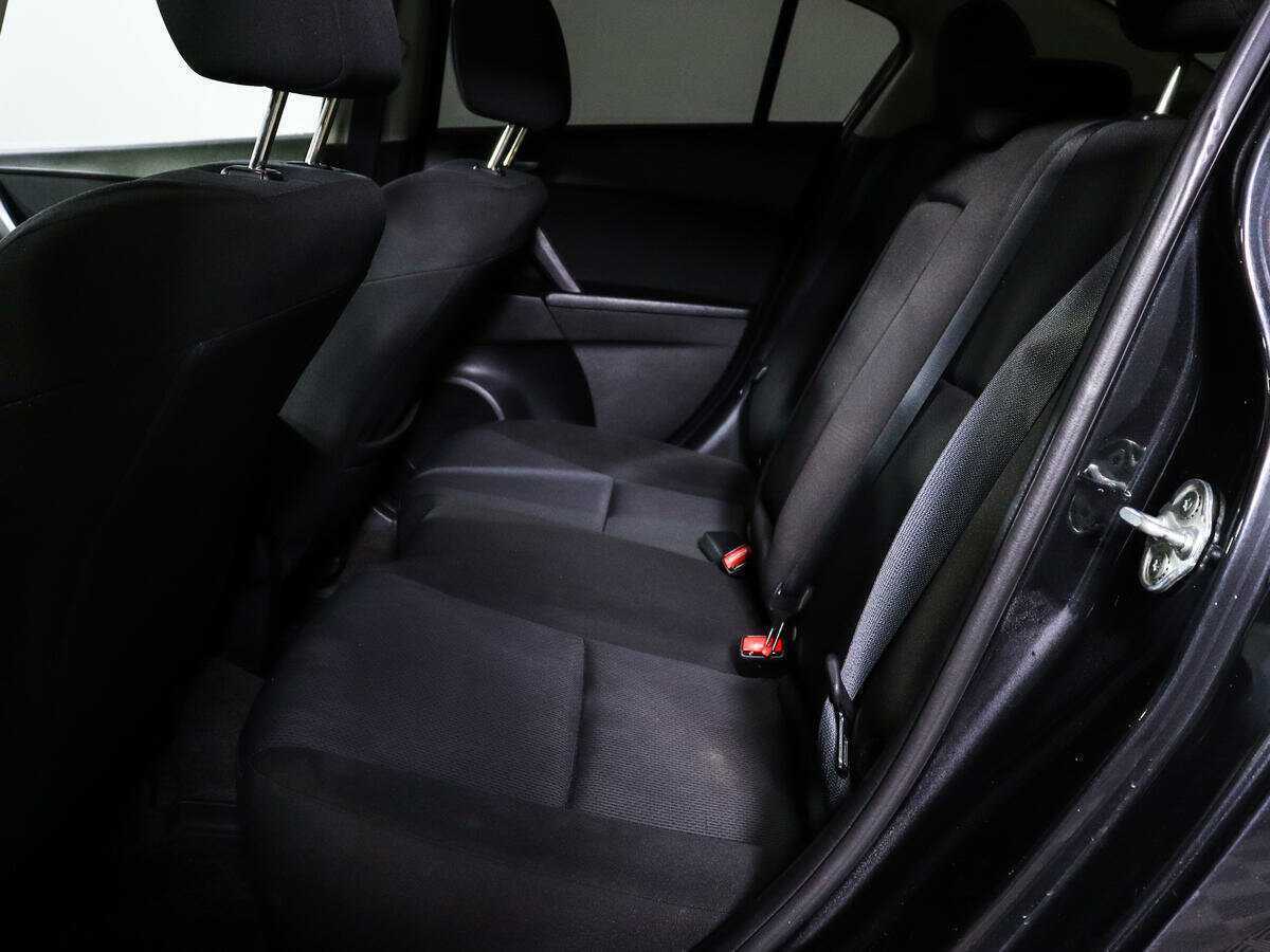 Mazda 3 с пробегом — 2011 год. Фото: #9