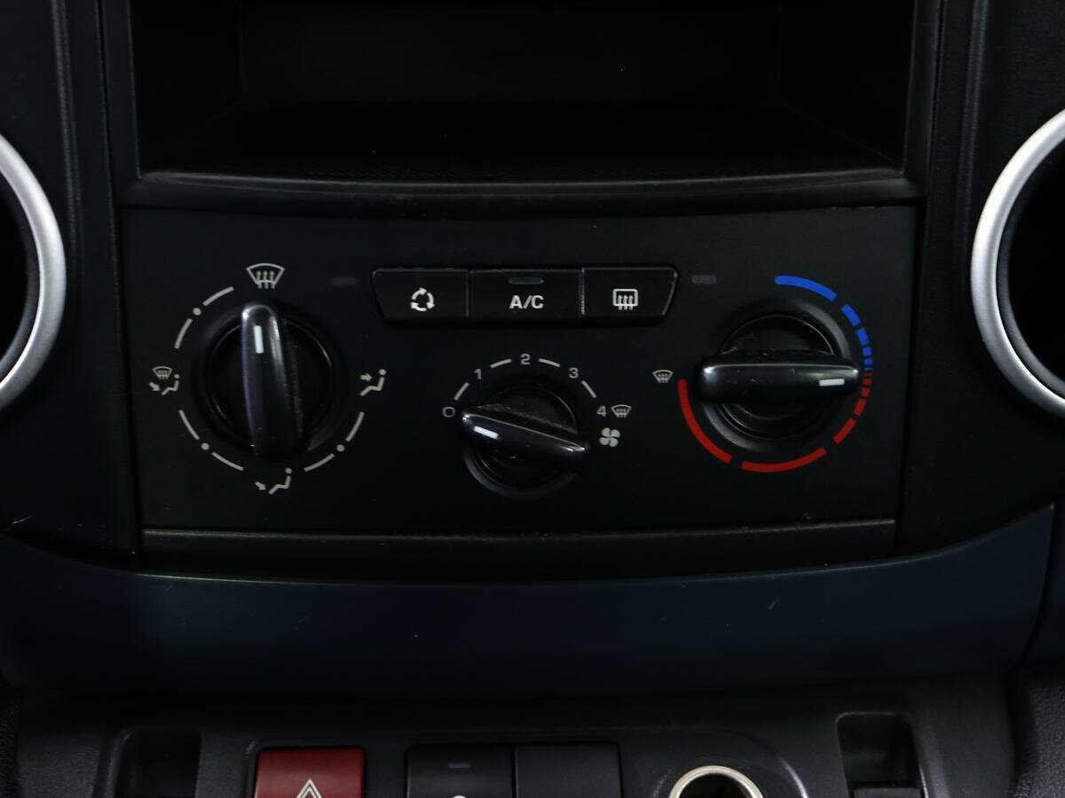 Peugeot Partner с пробегом — 2010 год. Фото: #11