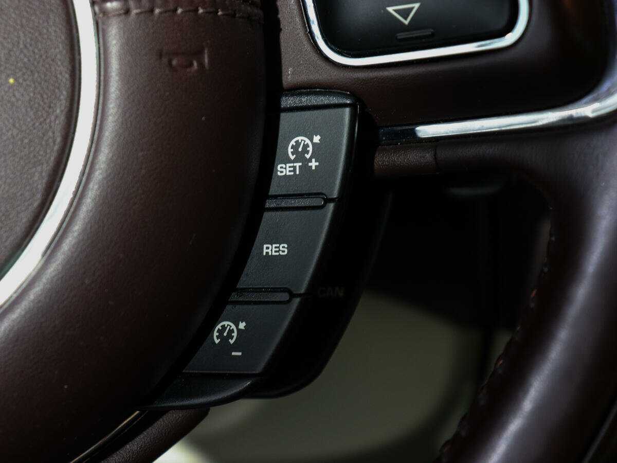 Jaguar XJ с пробегом — 2014 год. Фото: #33