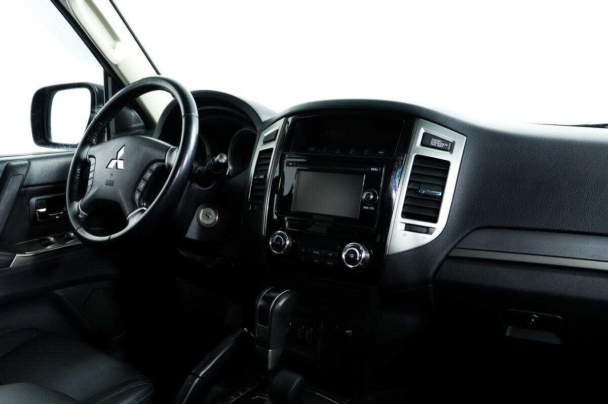 Mitsubishi Pajero с пробегом — 2018 год. Фото: #8