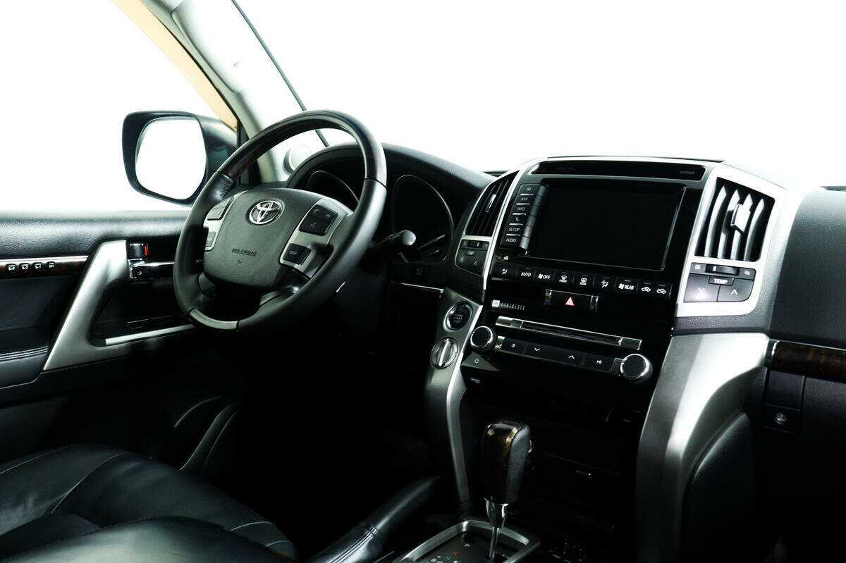 Toyota Land Cruiser с пробегом — 2012 год. Фото: #8